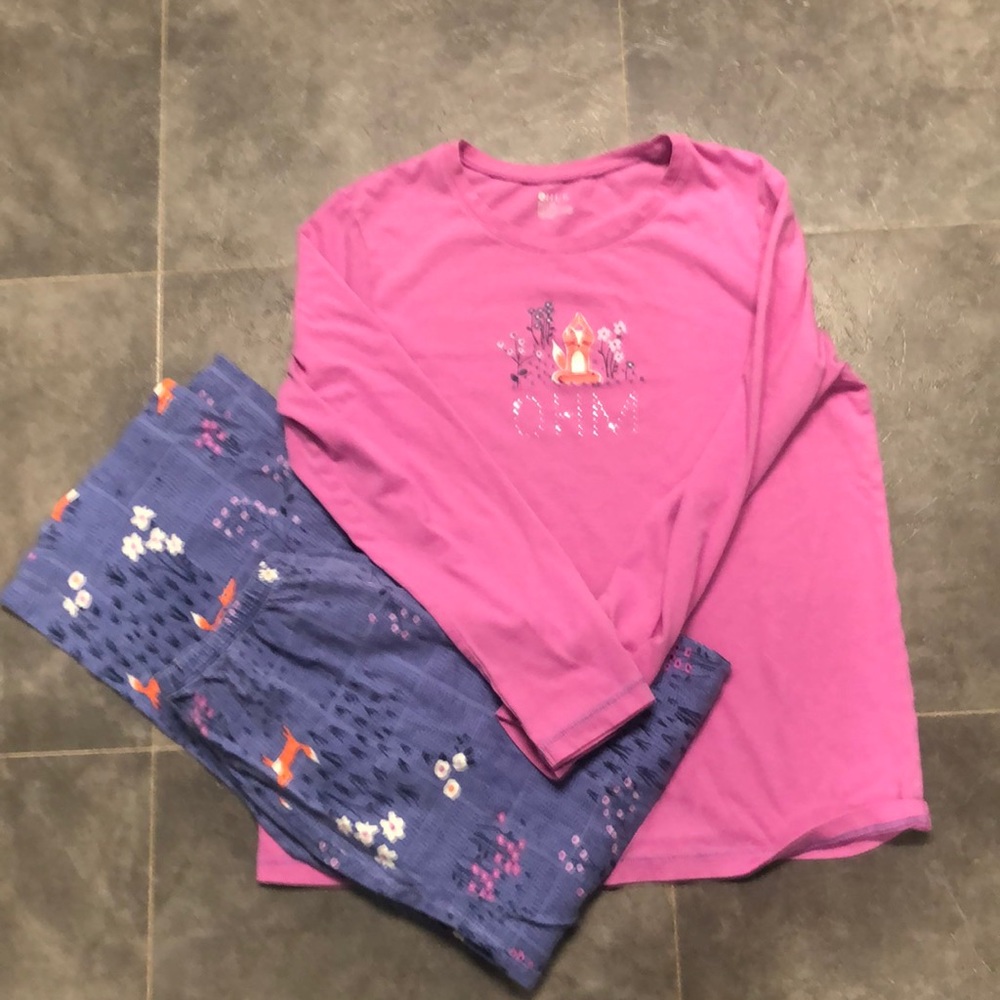 Hue ladies relaxing fox pajamas ..